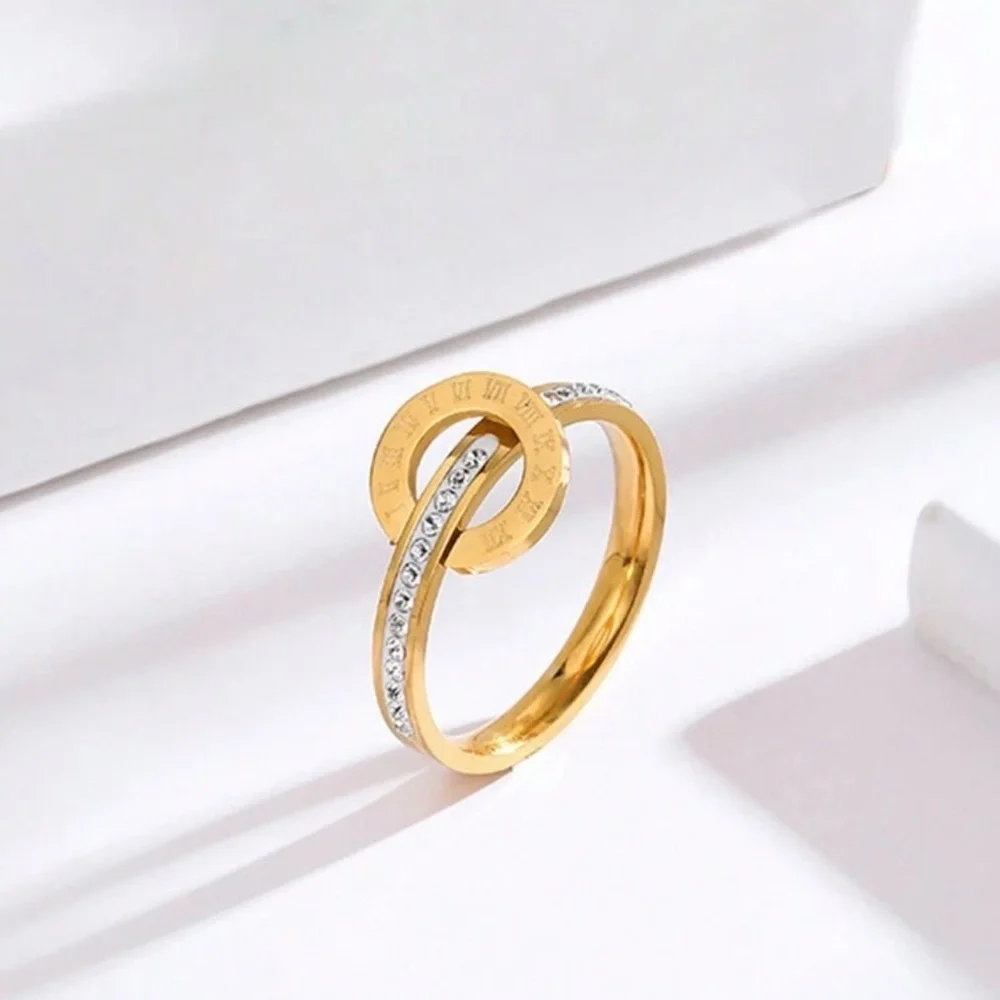 NWT Elegant Gold Stainless Steel Roman Numeral Ring with Zirconias Size 8